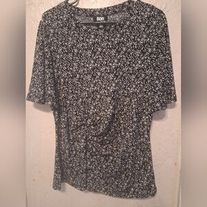 DKNY Black and White Patterned Women's Tee